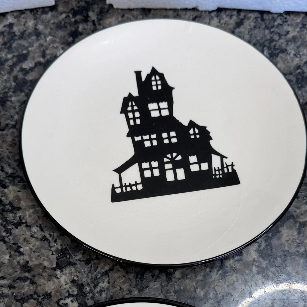 4 Halloween Themed Plates 8 inch NEW